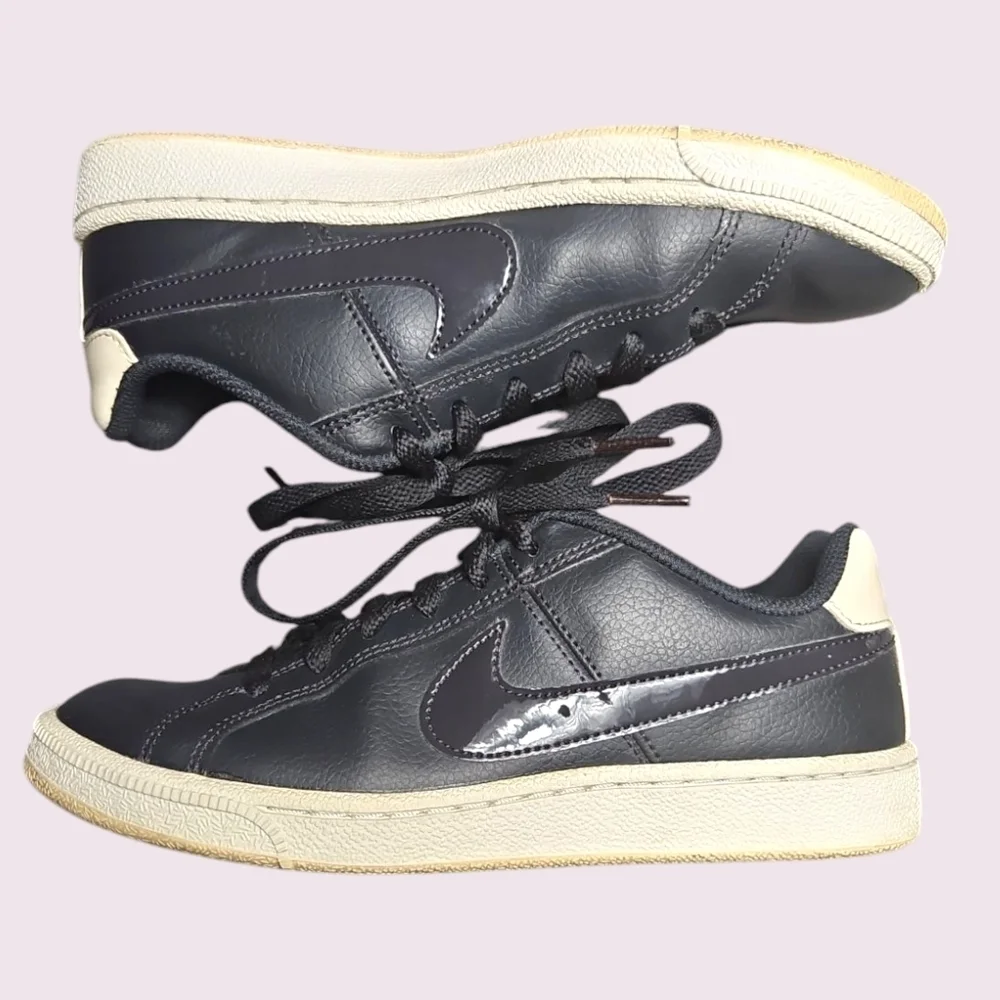 Nike Kid's Court Royale Black Sneakers Size 5.5